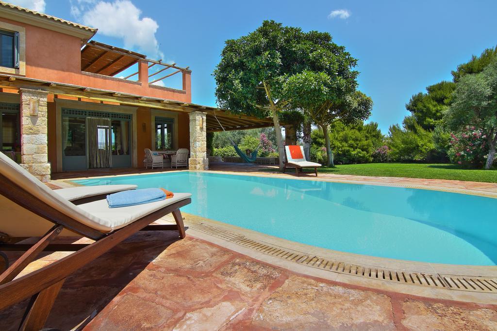 Vouliagmeni Villa Athens Room photo